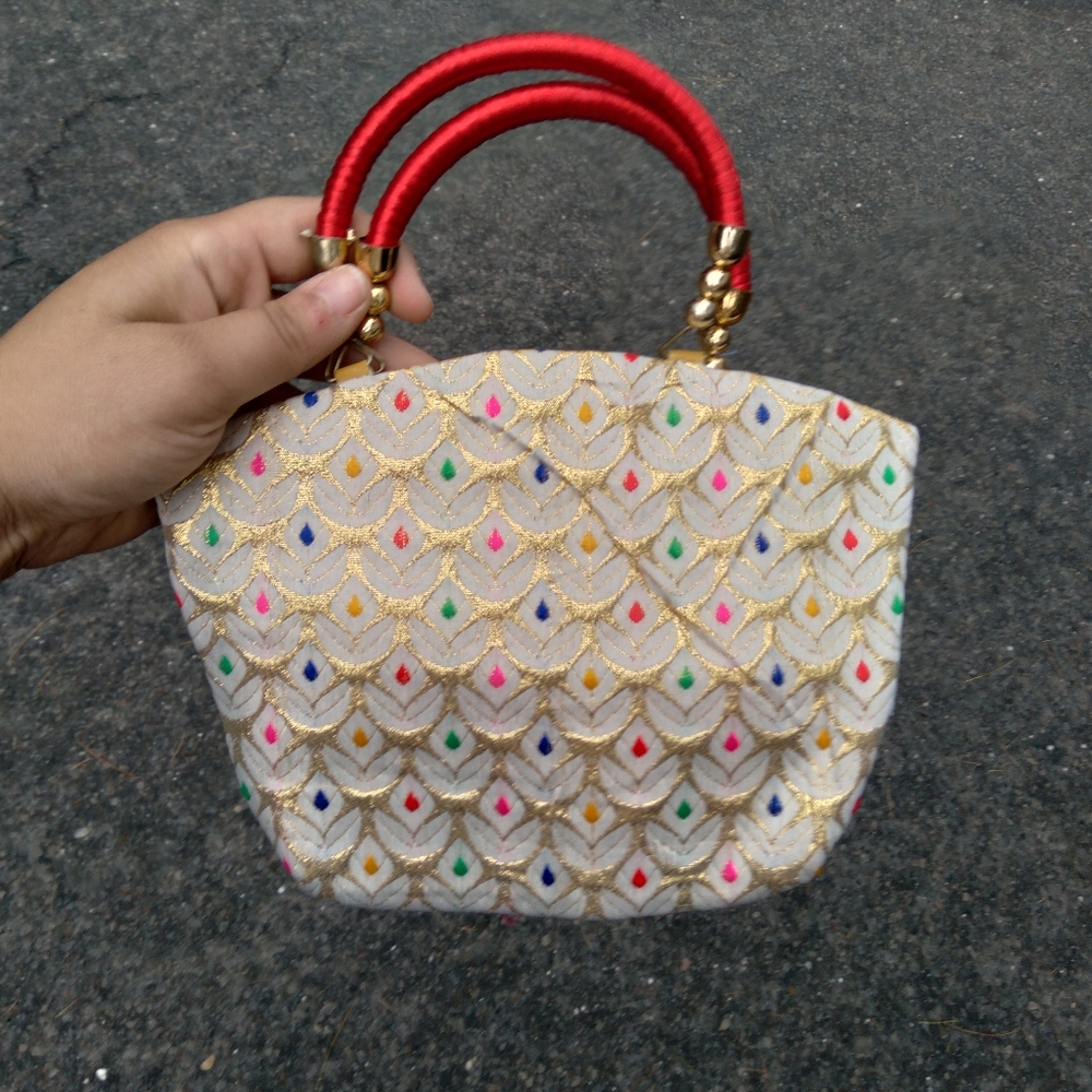 Early 2000s y2k gold color detail mini bag